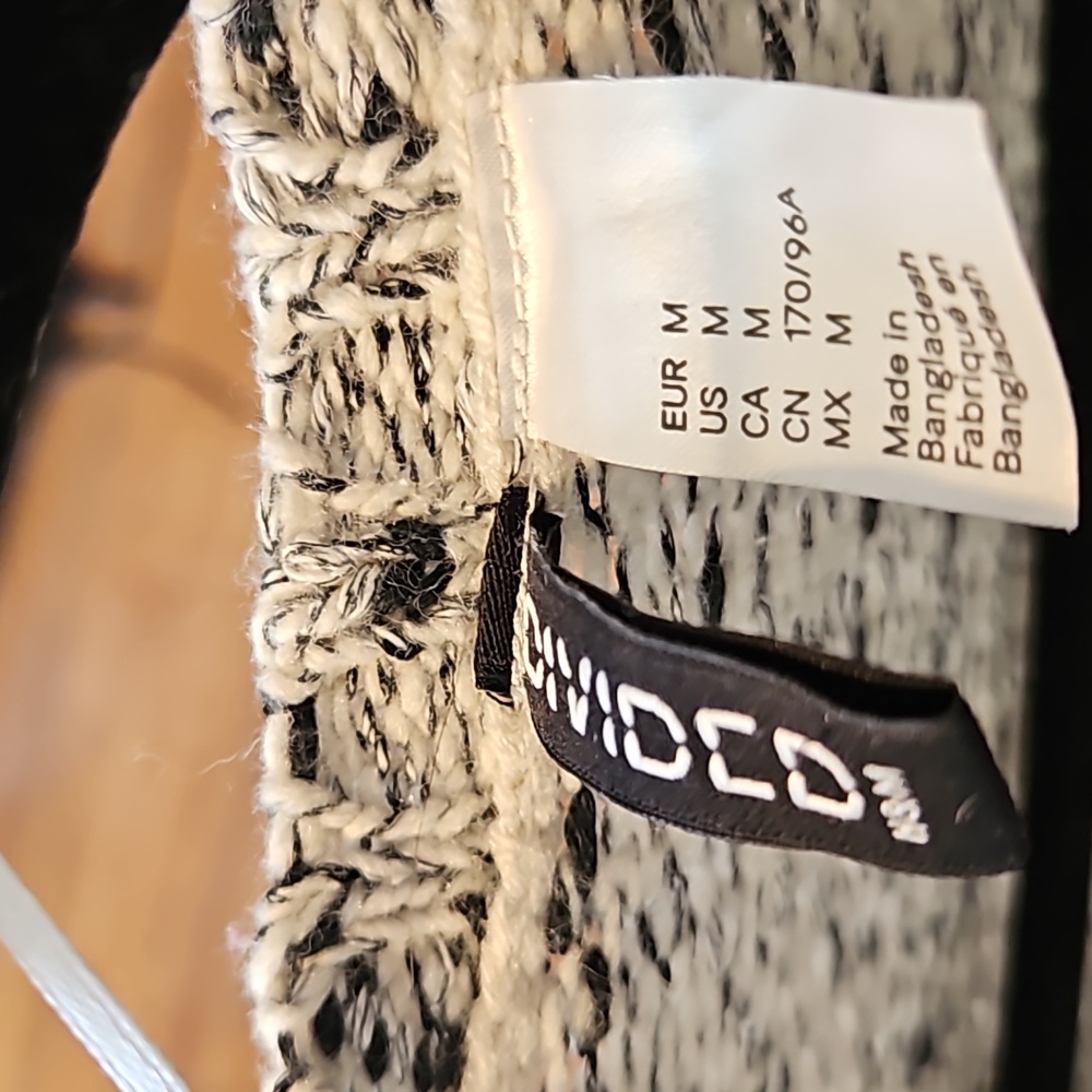 H&M Sweater - Picture 3 of 3